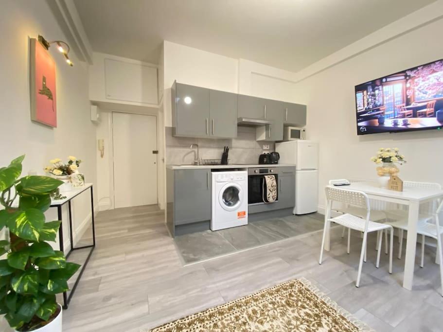 The Spotted Cat… London! Apartment Luaran gambar