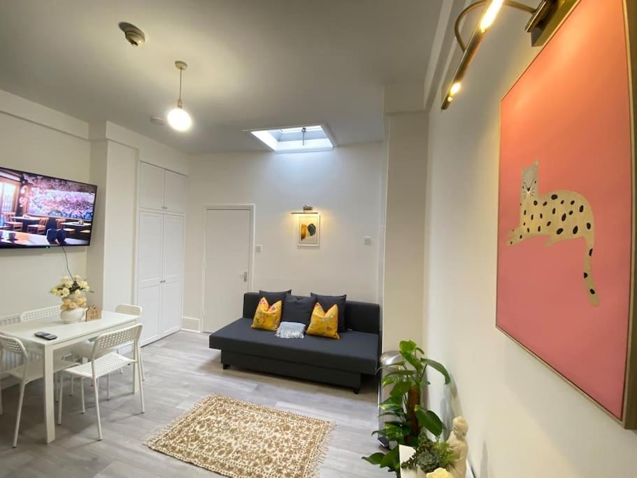 The Spotted Cat… London! Apartment Luaran gambar