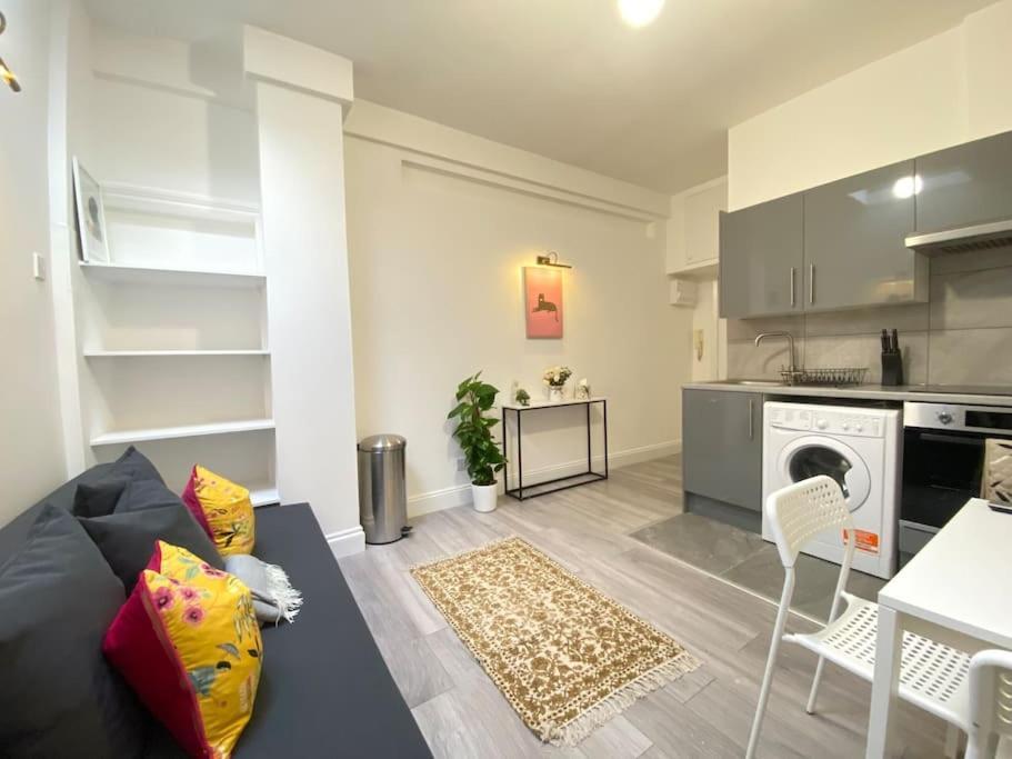 The Spotted Cat… London! Apartment Luaran gambar